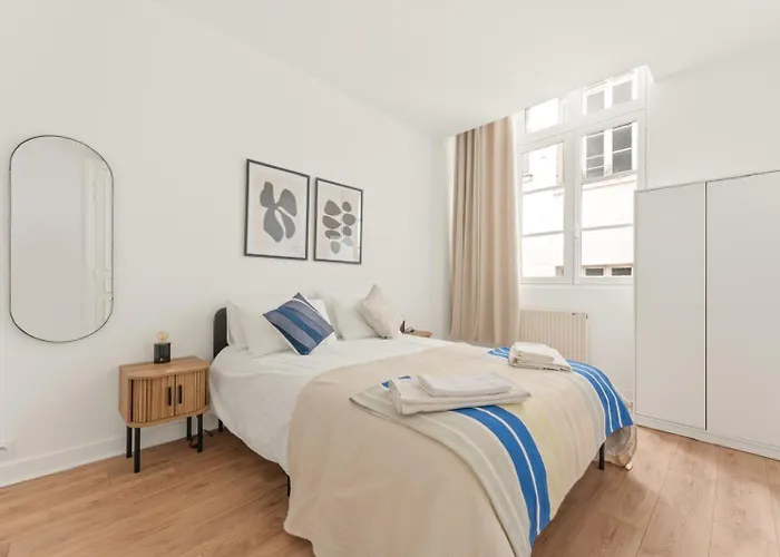 180M2 Haussmann 4Br 3 Bath Golden Triangle Champs Elysees & Opera Daire