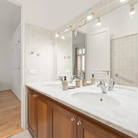 180m2 Haussmann 4br 3 Bath Golden Triangle Champs Elysees & Opera Apartman Párizs