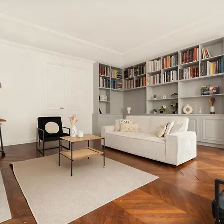 180m2 Haussmann 4br 3 Bath Golden Triangle Champs Elysees & Opera