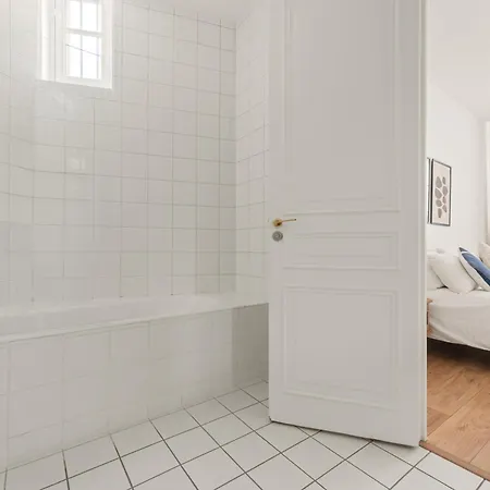180m2 Haussmann 4br 3 Bath Golden Triangle Champs Elysees & Opera Apartament