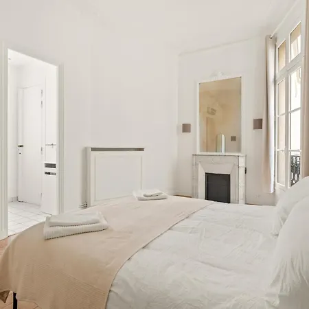 180m2 Haussmann 4br 3 Bath Golden Triangle Champs Elysees & Opera