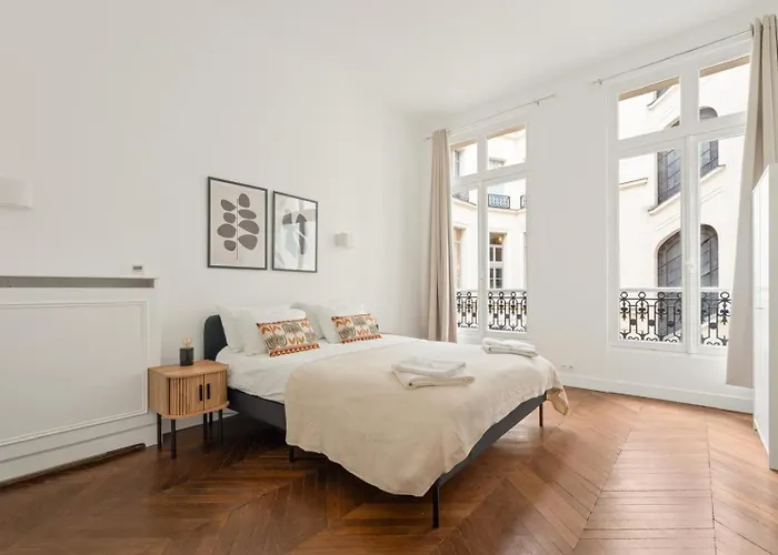 180M2 Haussmann 4Br 3 Bath Golden Triangle Champs Elysees & Opera